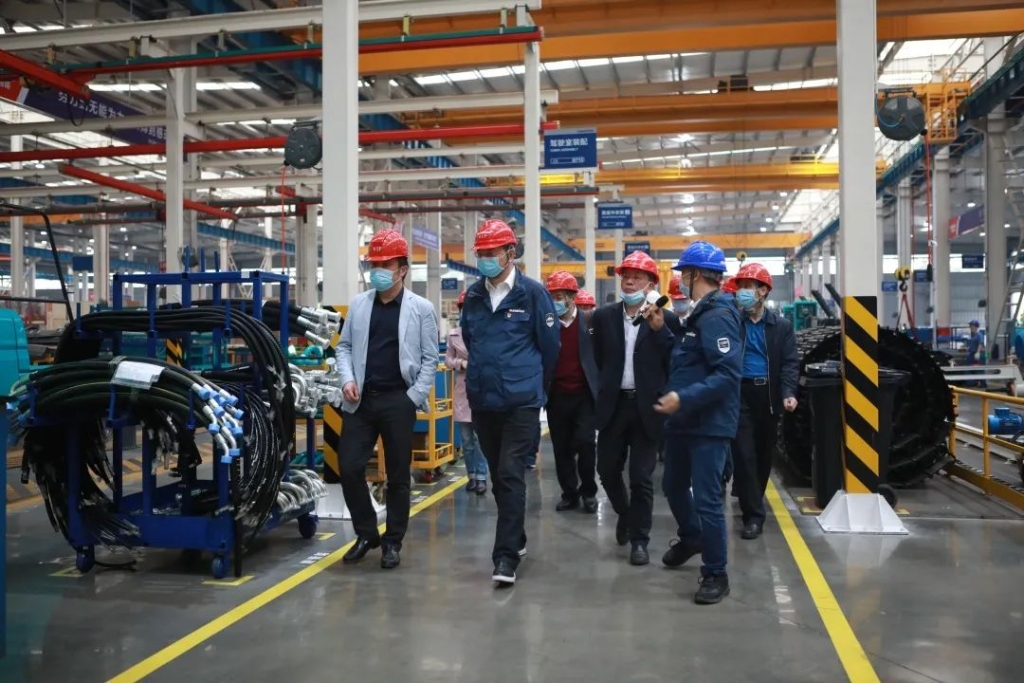 省工信行业事务中心杨卫华副主任一行莅临ezweb易利娱乐平台智能调研