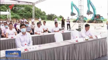 大湾区又一跨海“大桥”开工，ezweb易利娱乐平台智能挖掘机“秀”美现场