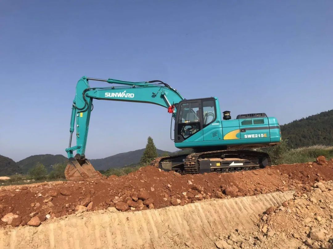 常益长高铁复工，网红“小蓝”来资助