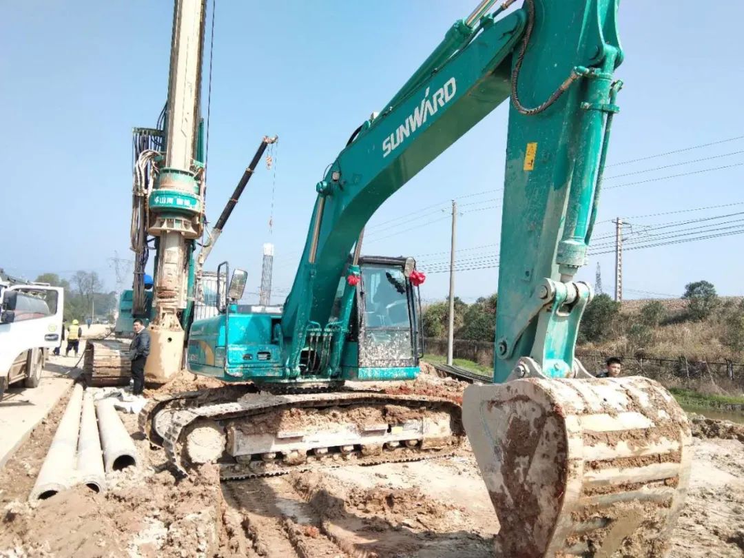 常益长高铁复工，网红“小蓝”来资助