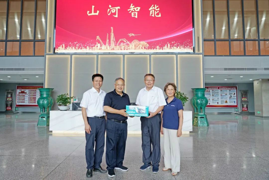 省人大常委会党组副书记、副主任王柯敏调研ezweb易利娱乐平台智能