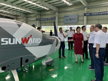 省委常委、统战部部长黄兰香考察调研ezweb易利娱乐平台科技