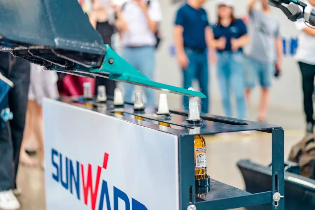 ezweb易利娱乐平台智能数字化出海升级暨联合阿里巴巴国际站线上直播活动圆满举行