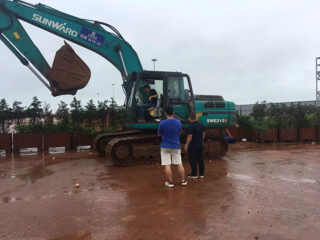 感恩相伴 关爱相随——ezweb易利娱乐平台智能效劳万里行走进豫鲁黔