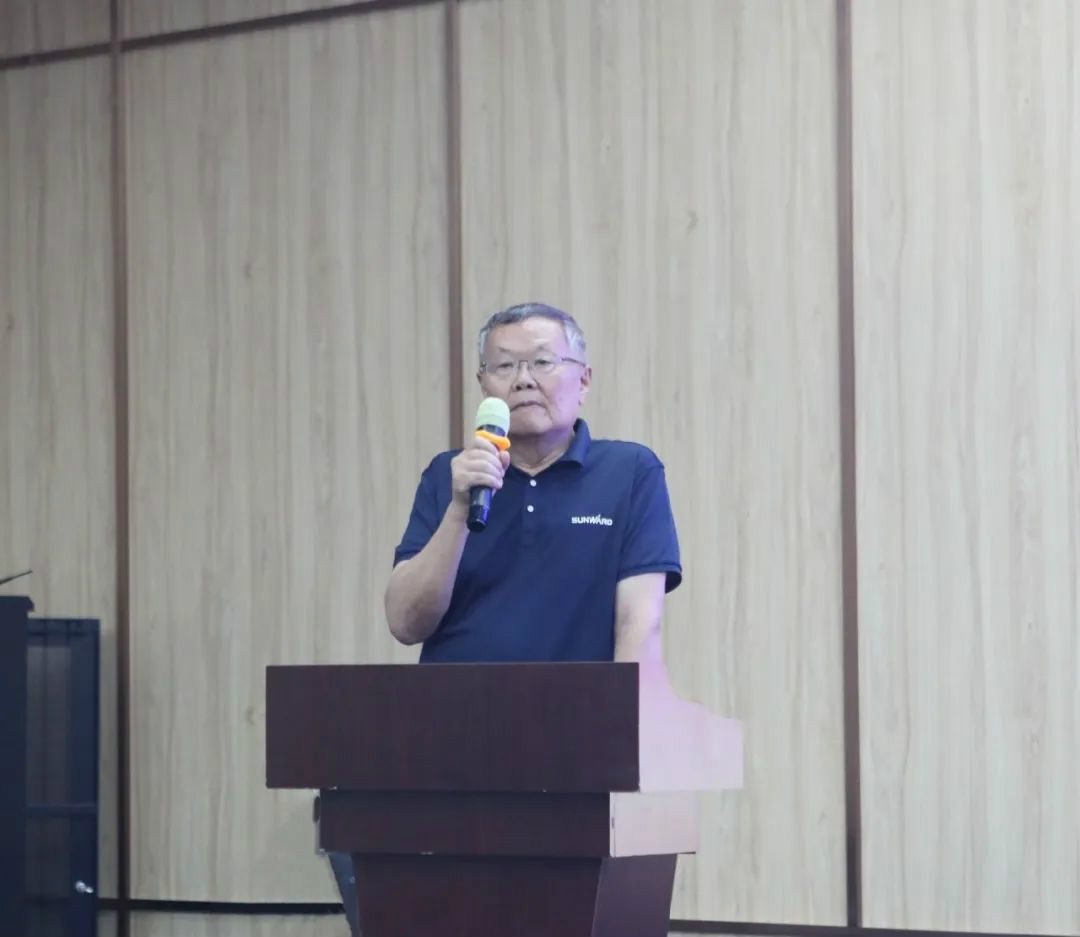 以强执行力聚焦基础能力建设 向挖掘机万台俱乐部迈进——ezweb易利娱乐平台智能2020年挖掘机经销商半年度聚会圆满召