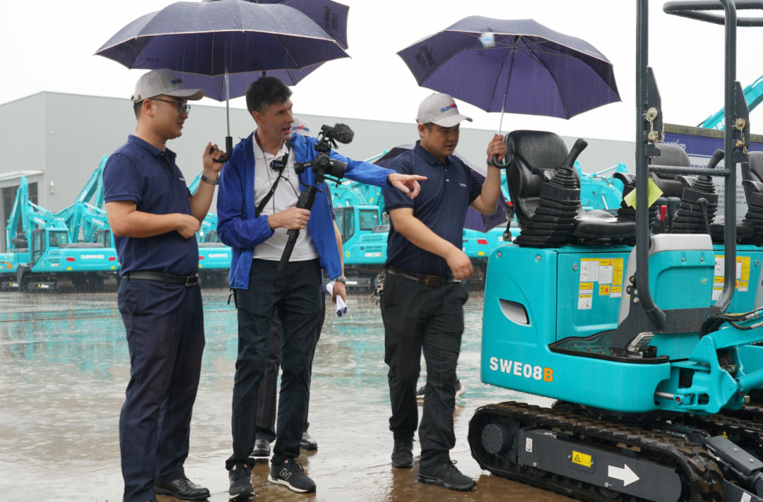 ezweb易利娱乐平台智能数字化出海升级暨联合阿里巴巴国际站线上直播活动圆满举行