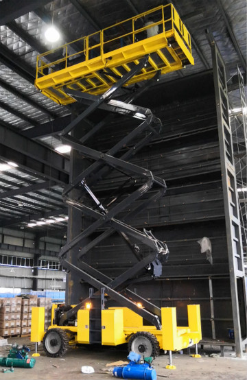 威武！大气！稳固！ezweb易利娱乐平台智能越野剪叉式高空作业平台解客户难题