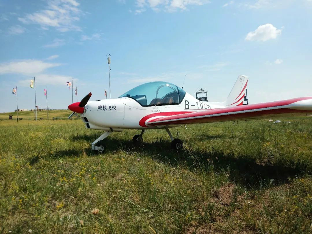 ezweb易利娱乐平台“阿若拉”飞机遨游呼伦贝尔大草原