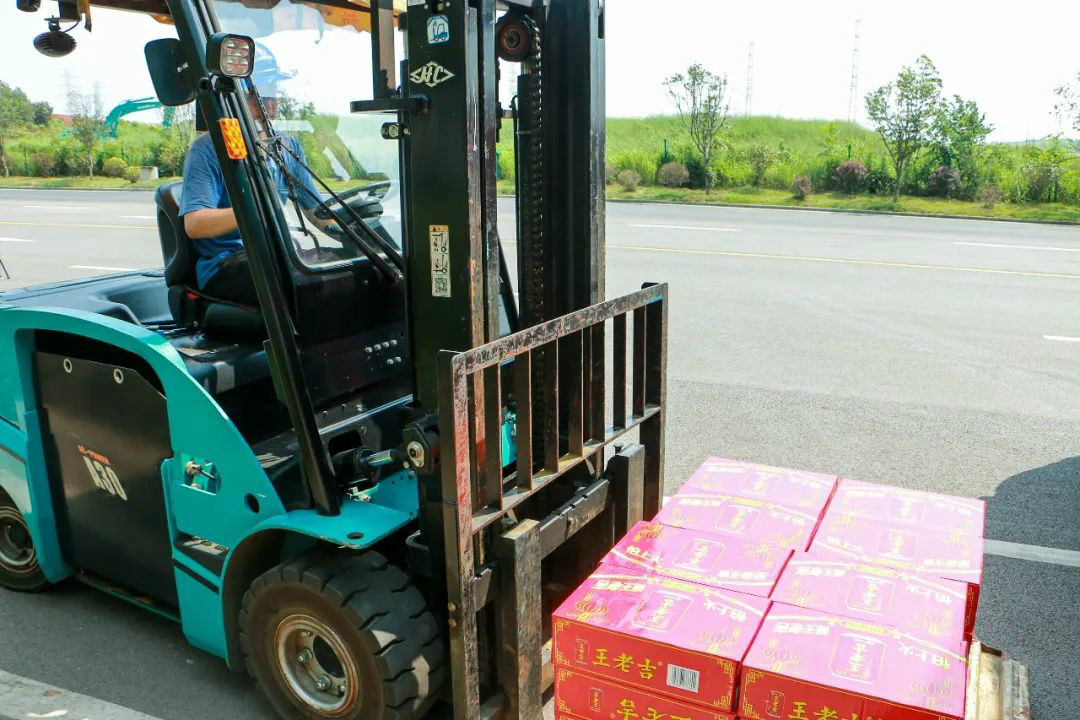 情系职工送清凉，殷切眷注鼓劲头——ezweb易利娱乐平台智能开展夏日送清凉活动