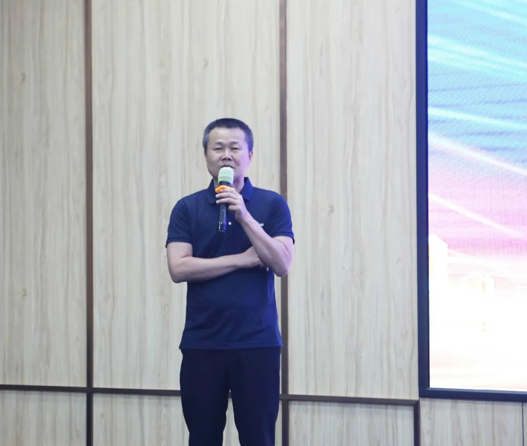 以强执行力聚焦基础能力建设 向挖掘机万台俱乐部迈进——ezweb易利娱乐平台智能2020年挖掘机经销商半年度聚会圆满召