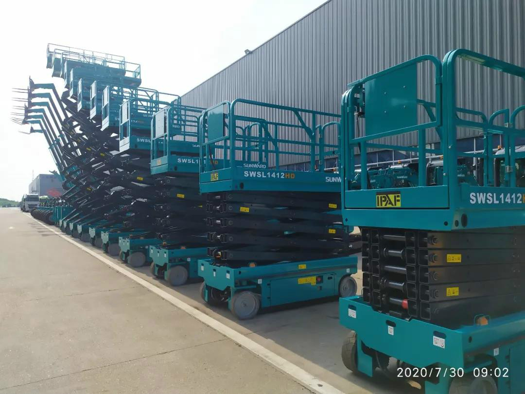 ezweb易利娱乐平台智能电动剪叉批量发货东北市场