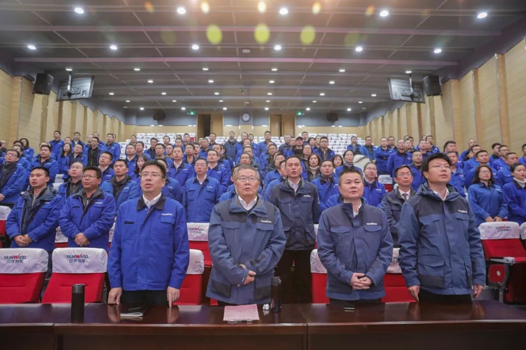 ezweb易利娱乐平台智能召开天下劳动模范郝鹏载誉归来分享会