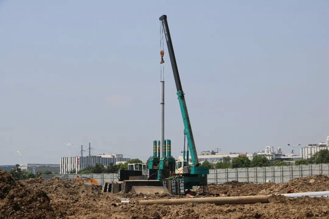 液压静力压桩机从1台到21台，他只用了8年！