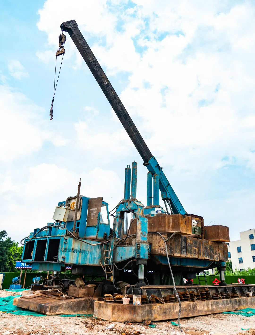 ezweb易利娱乐平台智能液压静力压桩机，镌刻科技生长的时代烙印