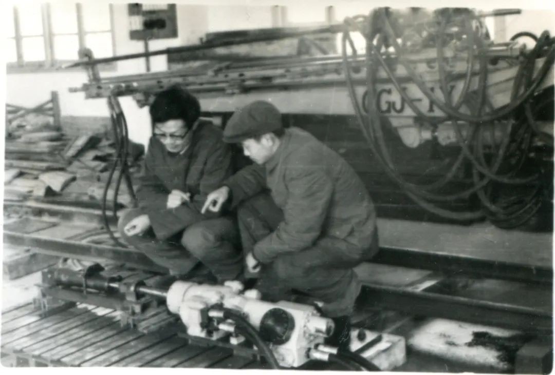 十年两办挖掘机行业年会 ezweb易利娱乐平台智能的底气何在