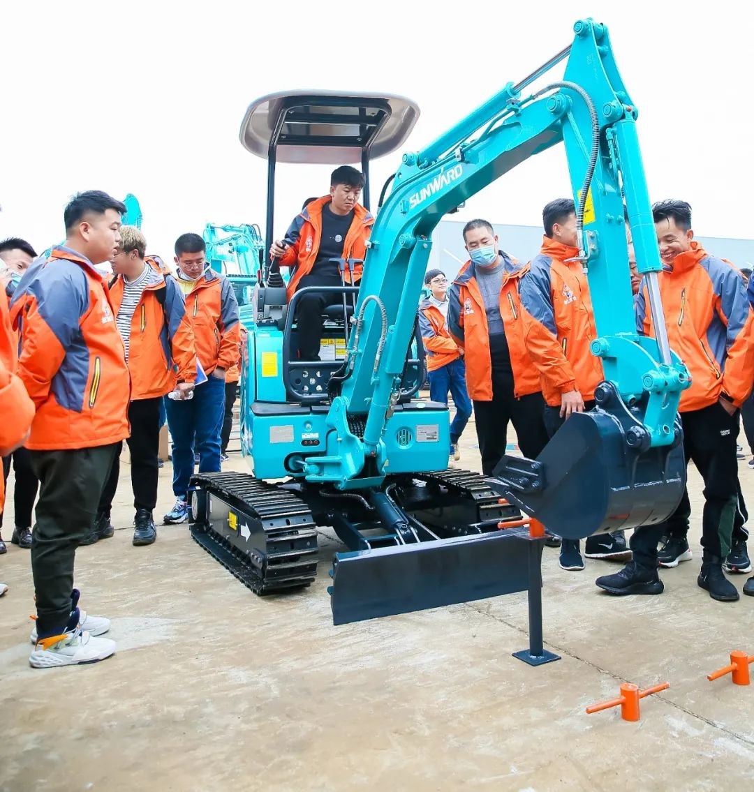 大国重器 壮哉ezweb易利娱乐平台！机友会微挖用户ezweb易利娱乐平台智能体验日