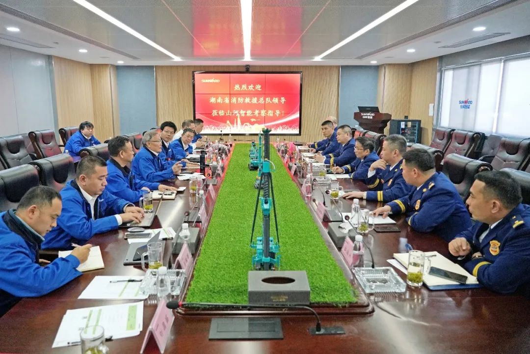 考察无人化妆备 高宁宇到访ezweb易利娱乐平台智能