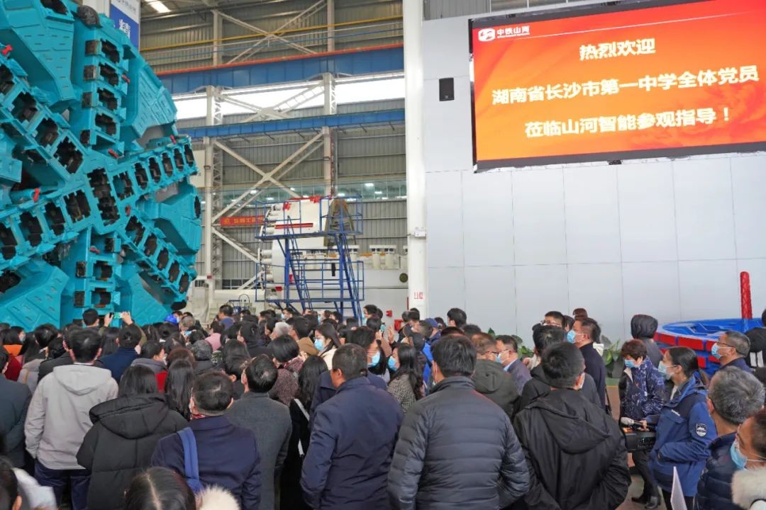 长沙市一中赴ezweb易利娱乐平台智能开展主题党日活动