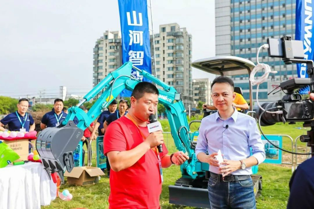2020全球微挖大会 ezweb易利娱乐平台智能精品微挖赢得满堂彩