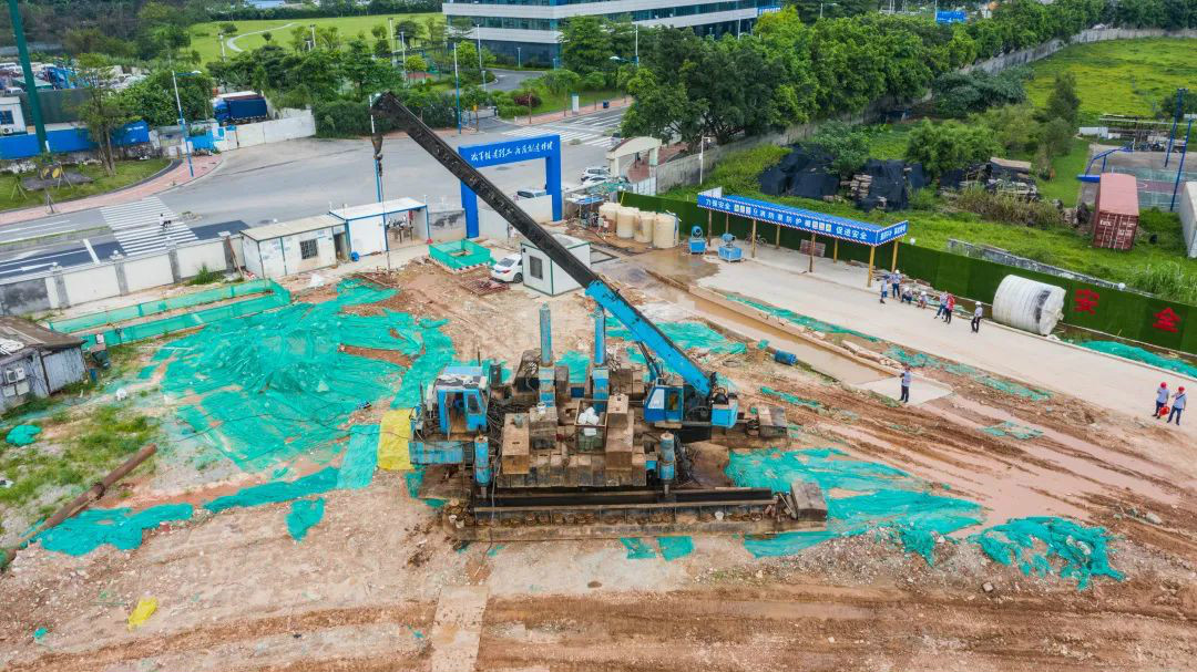 ezweb易利娱乐平台智能液压静力压桩机，镌刻科技生长的时代烙印