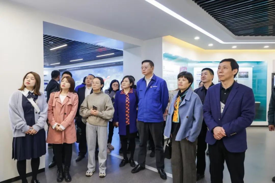 民主党派湖南省委机关青工委团队一行考察ezweb易利娱乐平台智能