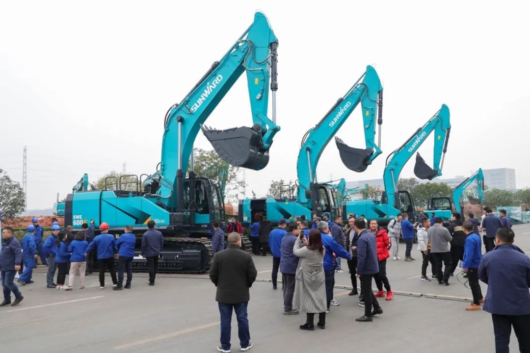 开疆扩土，气壮ezweb易利娱乐平台 | 600F大挖交付仪式盛大举行