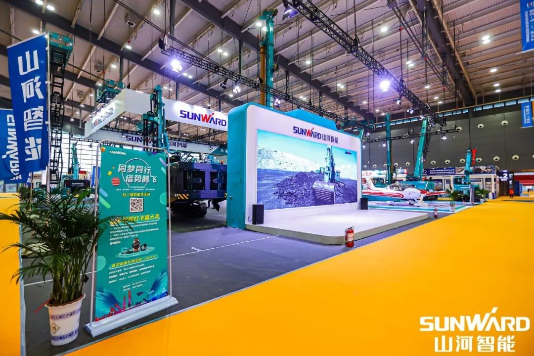 “ezweb易利娱乐平台绿”亮相长沙国际工程机械展，50余款产品尽显ezweb易利娱乐平台智能立异实力