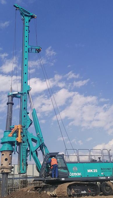 一枚“铁粉”！土耳其客户采购ezweb易利娱乐平台智能旋挖钻机