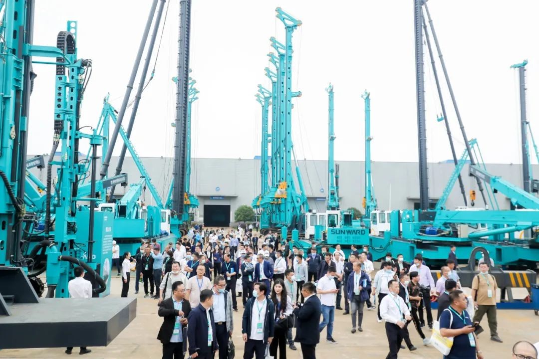 “爆品”出击！ezweb易利娱乐平台智能客户交流会签约超8亿元