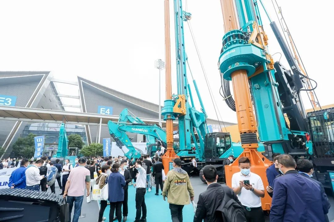 何清华出席长沙国际工程机械工业链生长峰会，走“双循环”蹊径要害在于“要做好自己的事情”