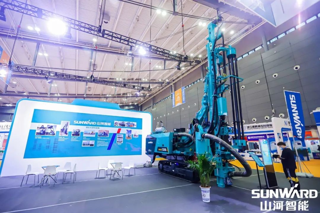 “ezweb易利娱乐平台绿”亮相长沙国际工程机械展，50余款产品尽显ezweb易利娱乐平台智能立异实力