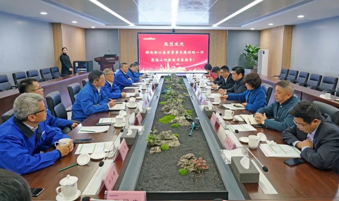 湘江集团党委书记张利刚率队考察ezweb易利娱乐平台智能