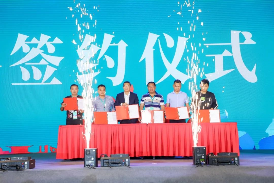 “爆品”出击！ezweb易利娱乐平台智能客户交流会签约超8亿元