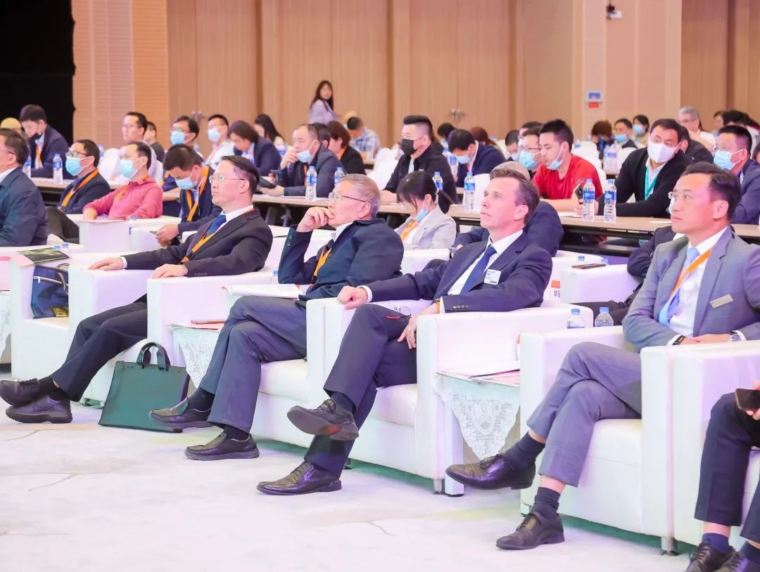 何清华出席长沙国际工程机械工业链生长峰会，走“双循环”蹊径要害在于“要做好自己的事情”