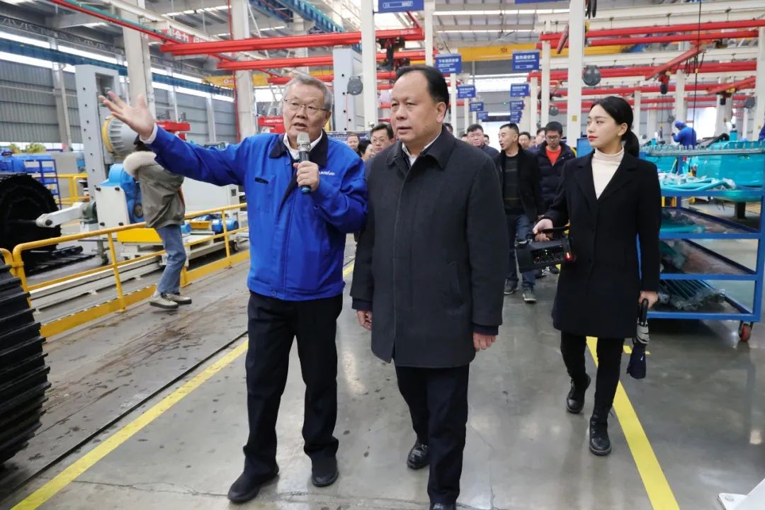 周农在ezweb易利娱乐平台智能调研时强调：企业工会要鼎力大举作育劳模和工匠