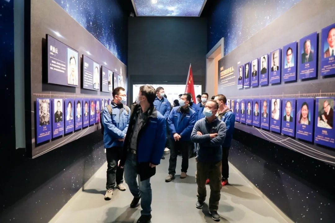 觅红色历史 践初心使命——ezweb易利娱乐平台智能全体党员赴长沙党史馆开展主题党日活动