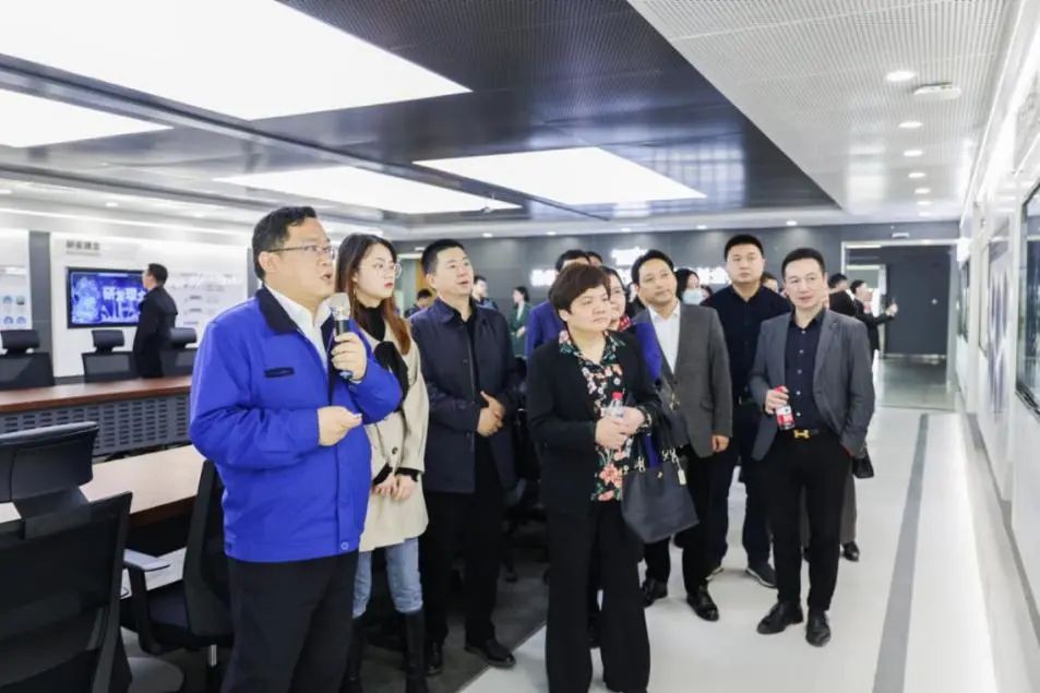 民主党派湖南省委机关青工委团队一行考察ezweb易利娱乐平台智能