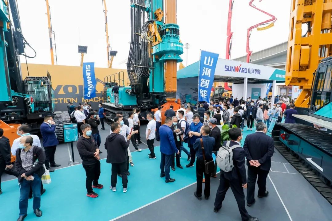 “爆品”出击！ezweb易利娱乐平台智能客户交流会签约超8亿元