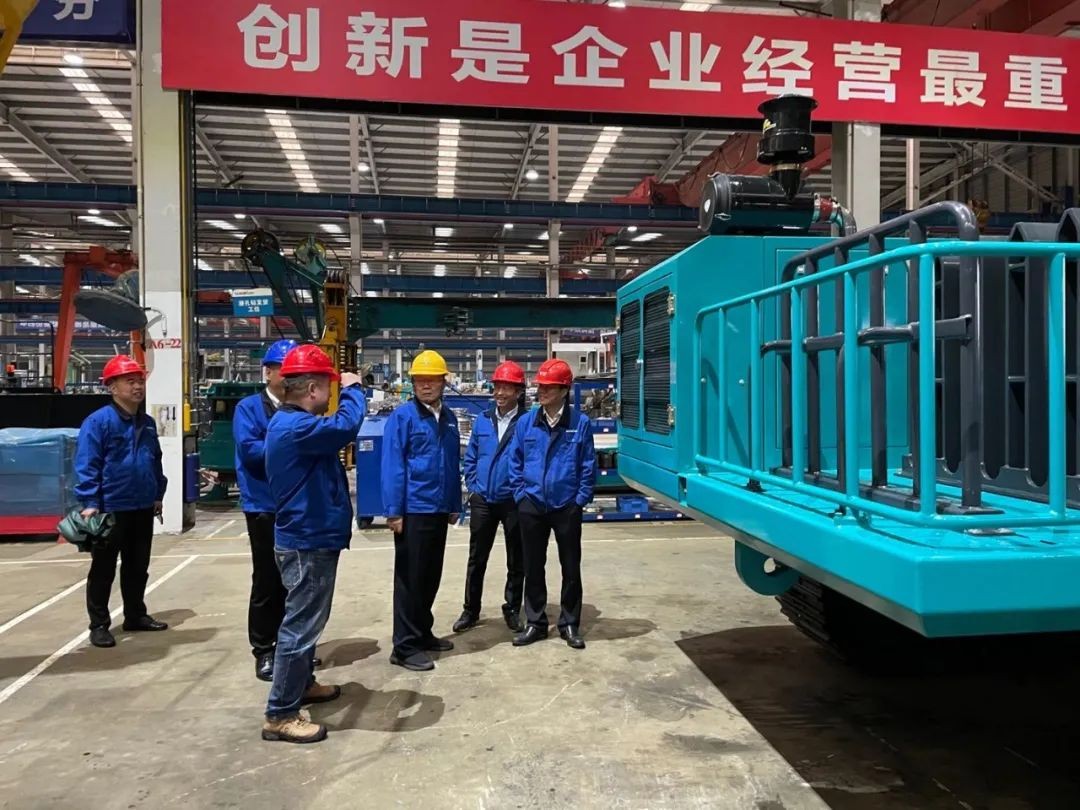 联合开发出效果！ezweb易利娱乐平台智能压裂管道运输车下线