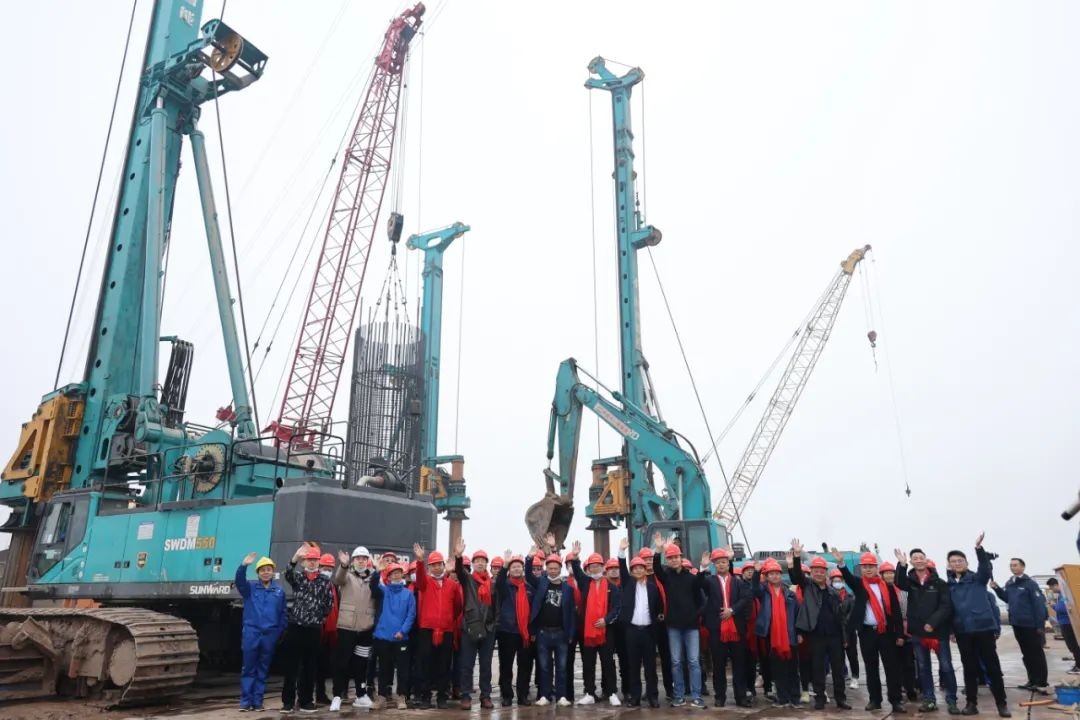 惊艳！ezweb易利娱乐平台智能低净空旋挖钻机广西获赞