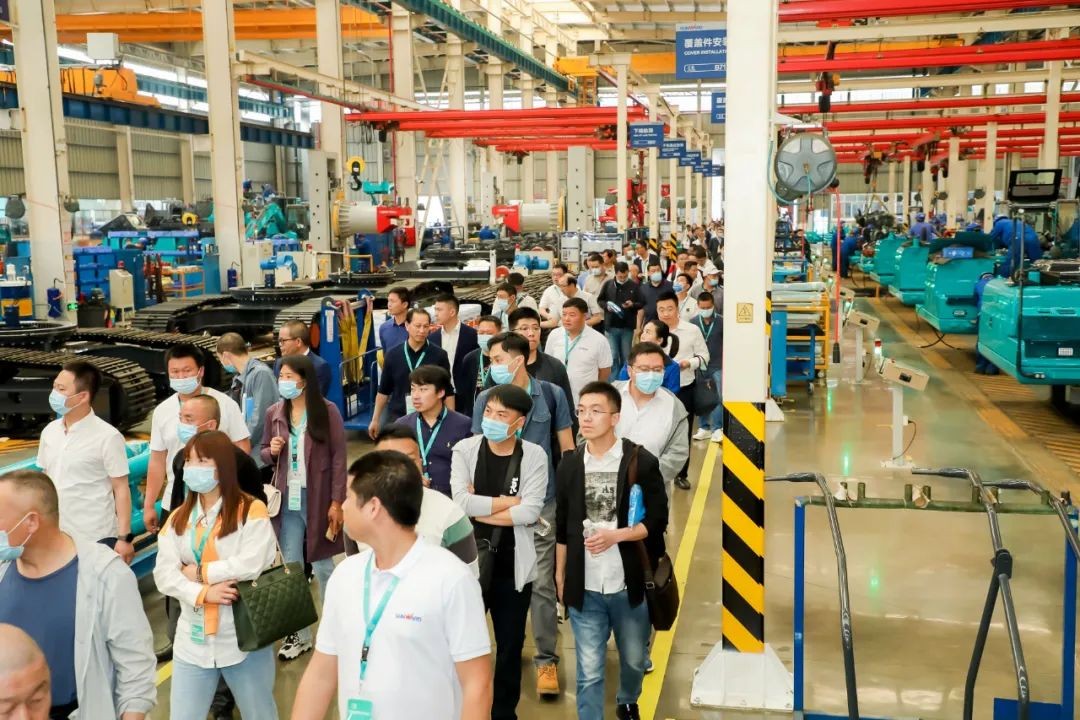 “爆品”出击！ezweb易利娱乐平台智能客户交流会签约超8亿元