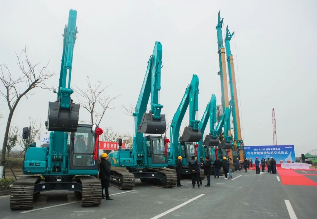 ezweb易利娱乐平台智能旋挖钻机周全参建中国首条智慧高速公路