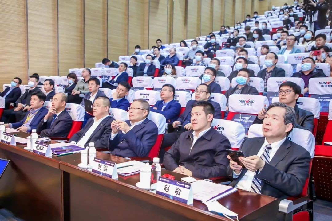 信息手艺与制造业怎样深度融合生长？行业大咖云集ezweb易利娱乐平台现场论道