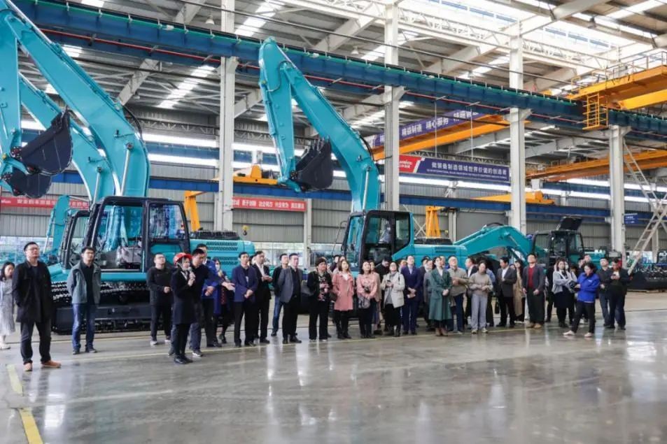 民主党派湖南省委机关青工委团队一行考察ezweb易利娱乐平台智能