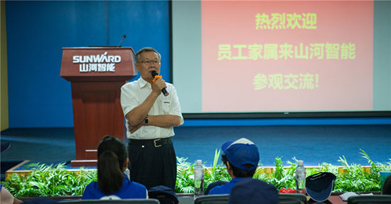 这个炎天，亲子玩转ezweb易利娱乐平台智能“三栖”装备