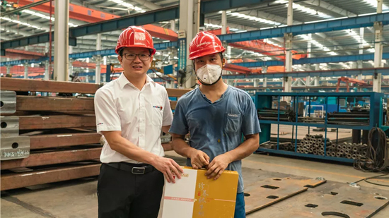 万力集团“送清凉”活动，慰问一线员工