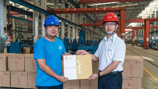万力集团“送清凉”活动，慰问一线员工