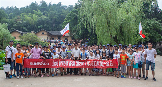 这个炎天，亲子玩转ezweb易利娱乐平台智能“三栖”装备