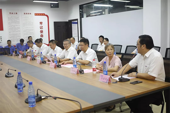 员工子女金榜题名 ezweb易利娱乐平台家园发放奖励