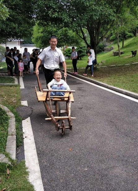 大手牵小手·“顽”转六一，ezweb易利娱乐平台智能首次六一亲子主题活动圆满举行
